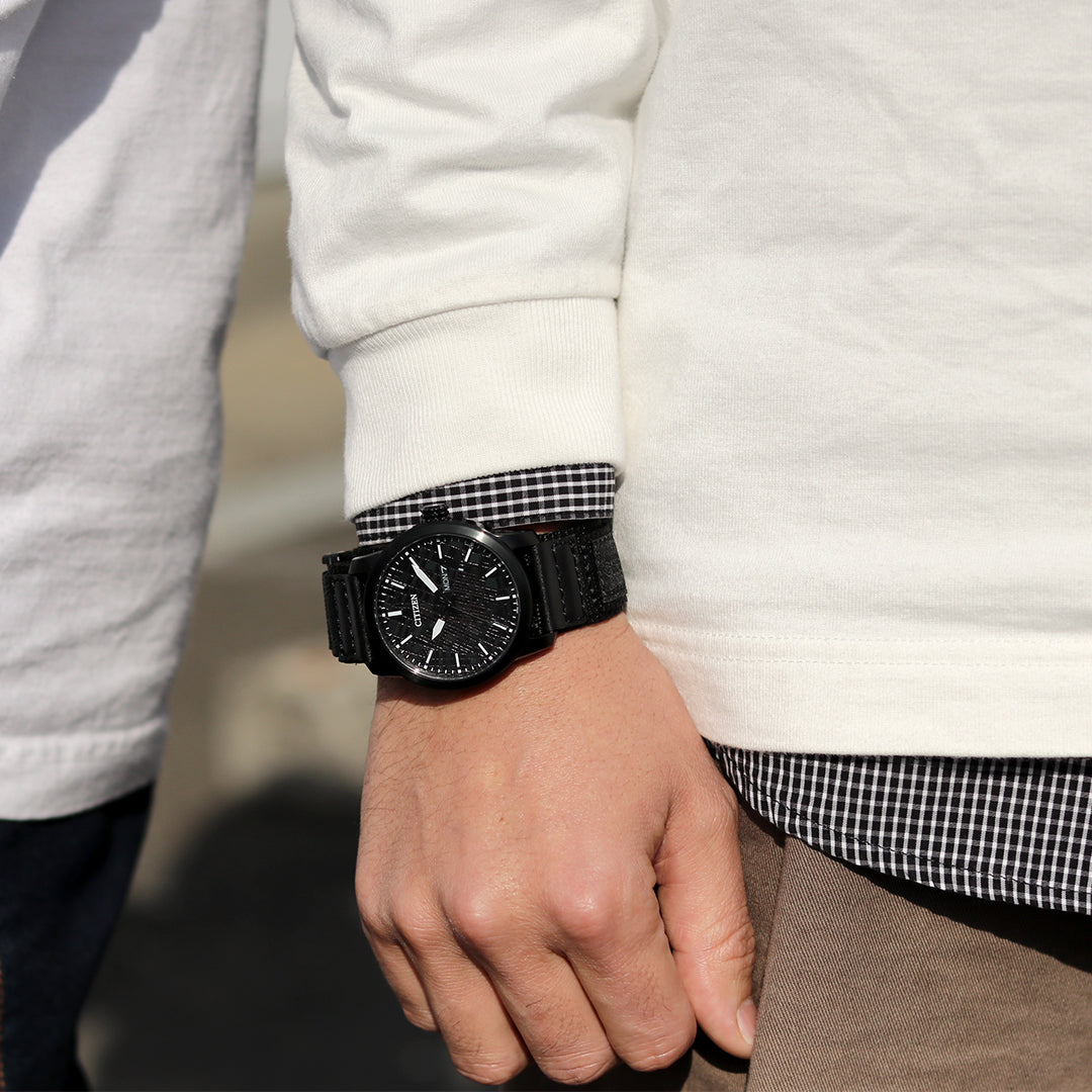 時計全体を白黒で表現し、町にはさまざまな色味を配置することで、NYに集まる人々のエネルギーを表現しました‼️【数量限定500個】