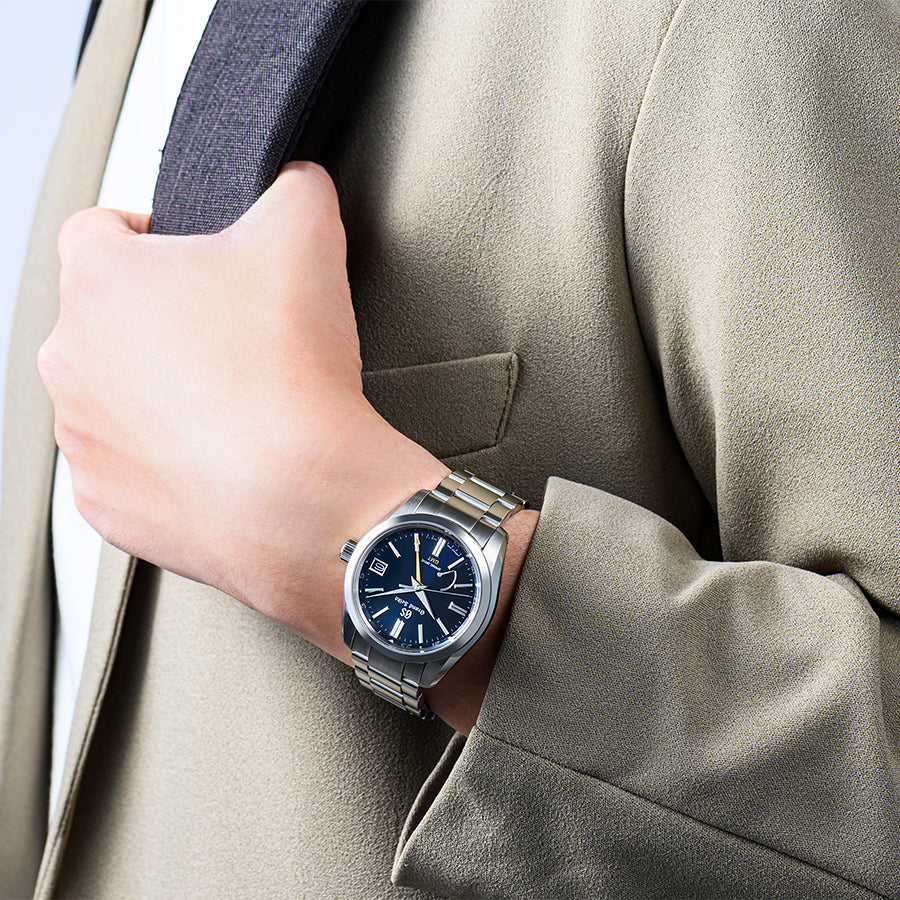 スプリングドライブの王道のデザインから、GMTモデルが登場🌟⌚