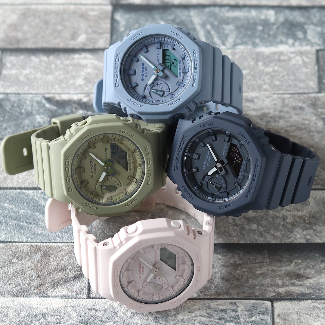 アナログとデジタルのコンビネーションで人気のGMA-S2100を、スモーキーなモノトーンカラーでシンプルに⌚⭐️