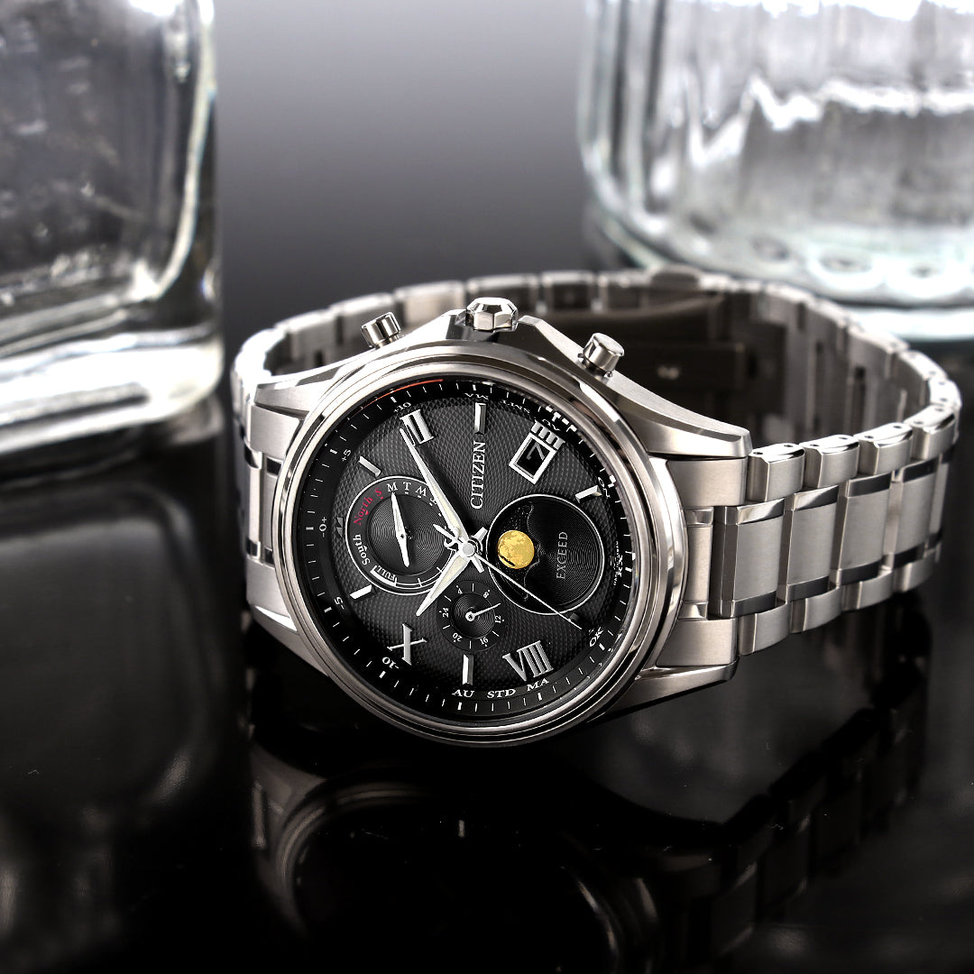 月の周りに広がる光の輪「月暈（つきがさ）」をテーマにした、月齢自動