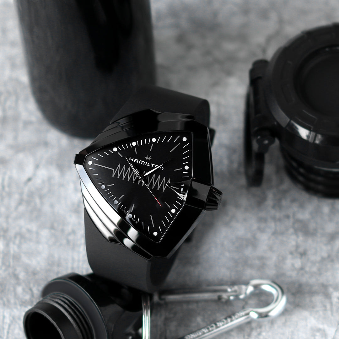 時計史上の革命児「ベンチュラ」✨オーバーサイズのケースと赤く光るダイヤルを組み合わせた、アイキャッチーなモデル