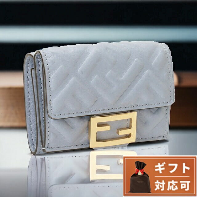 フェンディ FENDI 8M0395 AAJD F1L1W マイクロFFロゴ エンボス バゲット 三つ折り財布 コンパクトウォレット ライトブルー レディース BWFE00170L