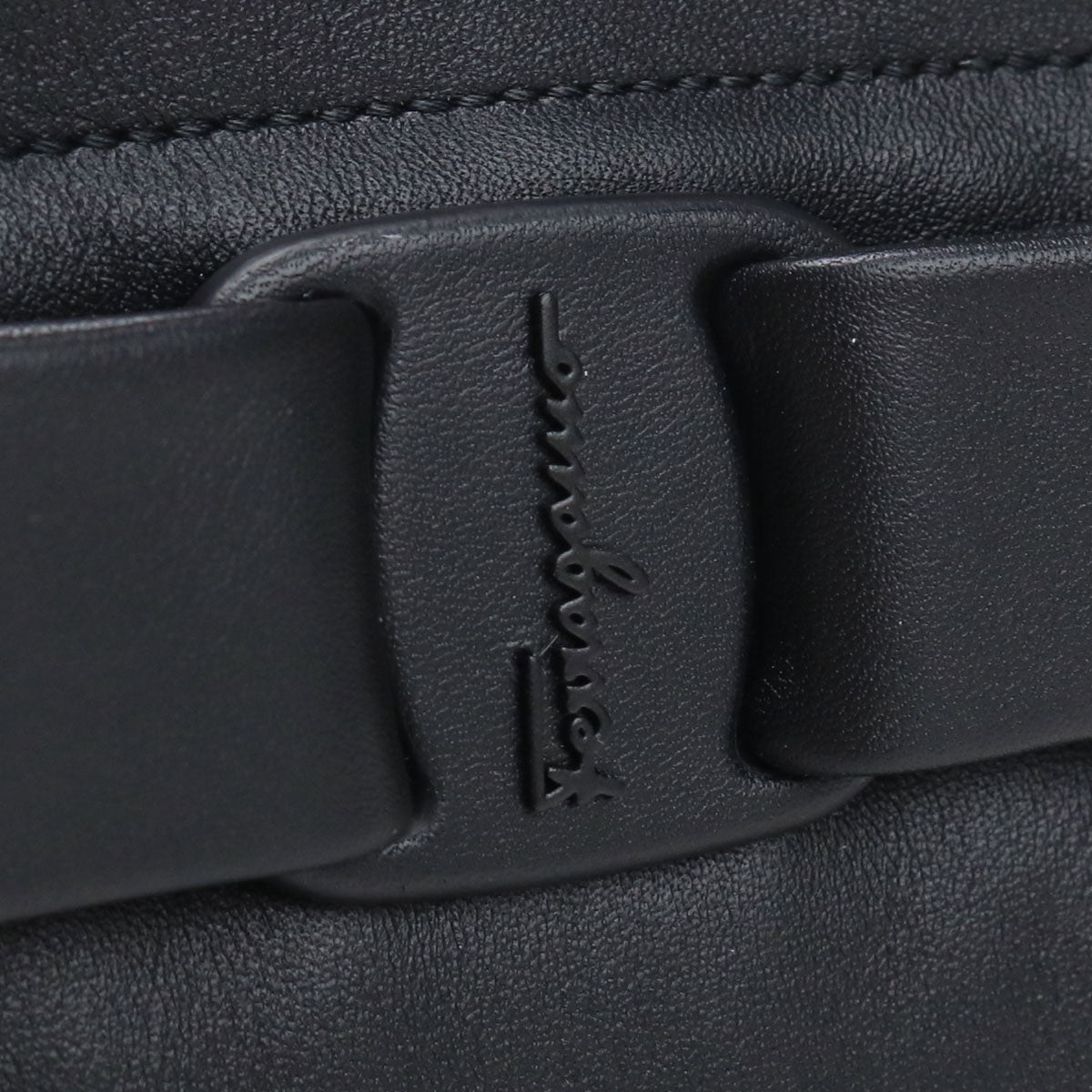 フェラガモ 二つ折り財布 レディース カーフ イタリア 22-0288 ブラック 財布 FER22-0288011