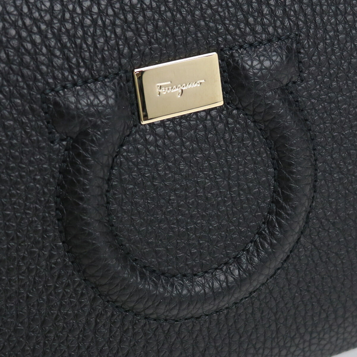 フェラガモ 長財布ラウンドファスナー レディース CALF カーフ イタリア 22-C843 ブラック 財布 FER22-C843021
