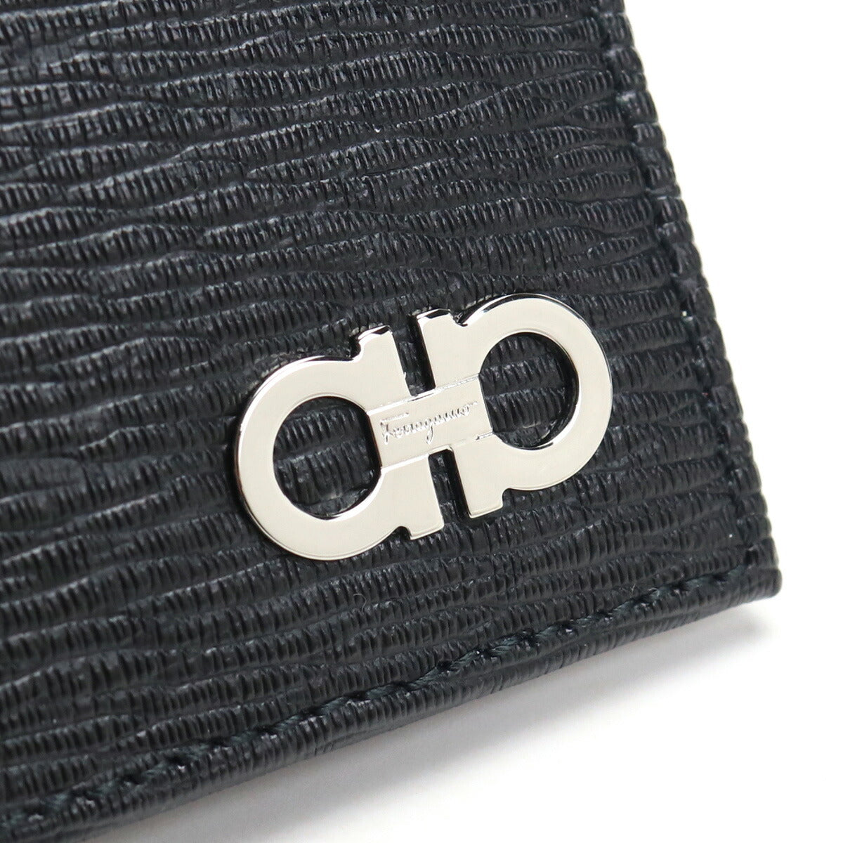 フェラガモ 二つ折り財布 メンズ PEBBLE CALF カーフ イタリア 66-A065 ブラック 財布 FER66-A065031