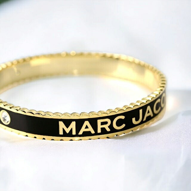 マーク ジェイコブス バングル MARC JACOBS ザ メダリオン バングル ラージ 真鍮 レディース J105MT7PF22 001 ブラック ゴールド 記念品 プレゼント ギフト J105MT7PF22-001