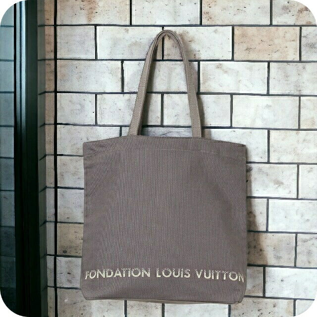 ルイ・ヴィトン トートバッグ メンズ レディース ブランド ルイヴィトン美術館 内ポケットなし フォンダシオン エコバッグ グレー バッグ LV-2000000000565