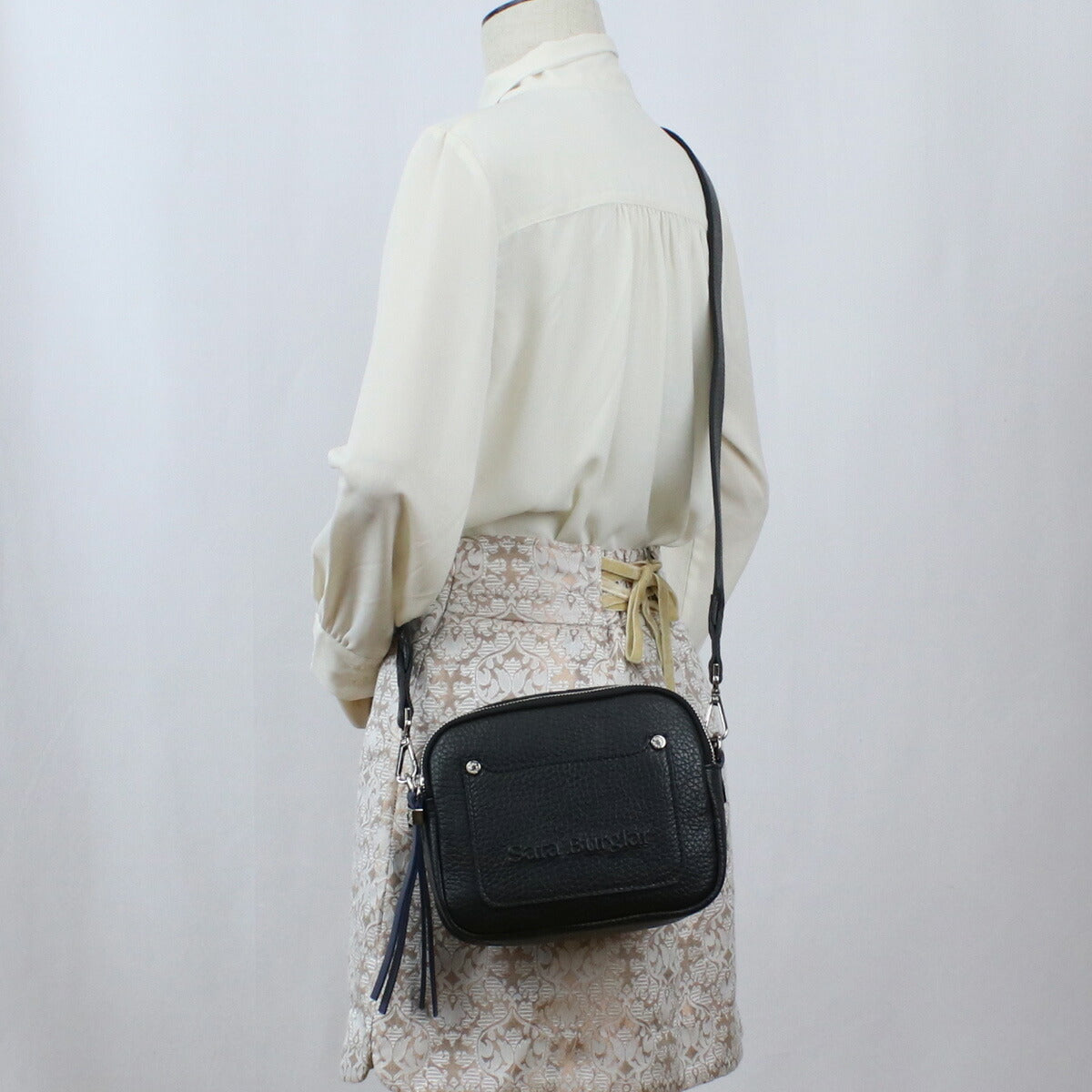 サラバーグラー 斜め掛けショルダーバッグ レディース REGINA BUFALO レザー イタリア 916 NERO ブラック バッグ SBR916011