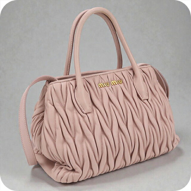 miumiuバッグ　淡いクリームピンク Powder Pink Wander Matelassé Nappa Leather Hobo Bag | Miu Miu