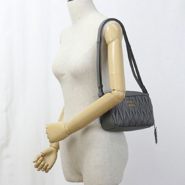 中古 ミュウミュウ 斜め掛け ショルダーバッグ レディース ブランド MIUMIU マテラッセ レザー 5BH118 グレー バッグ USDMI98621011