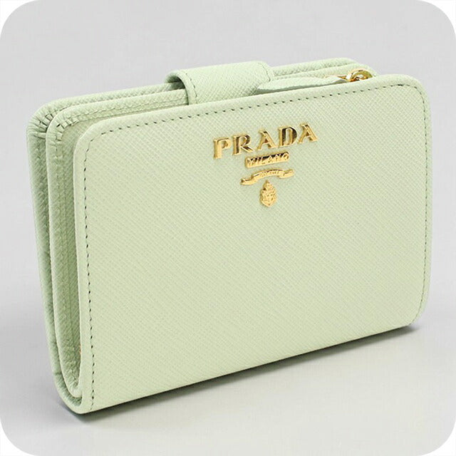 PRADA グリーン　二つ折り財布 プラダ」の日本限定レザー財布は開運カラーなグリーン！ ラッキーデー