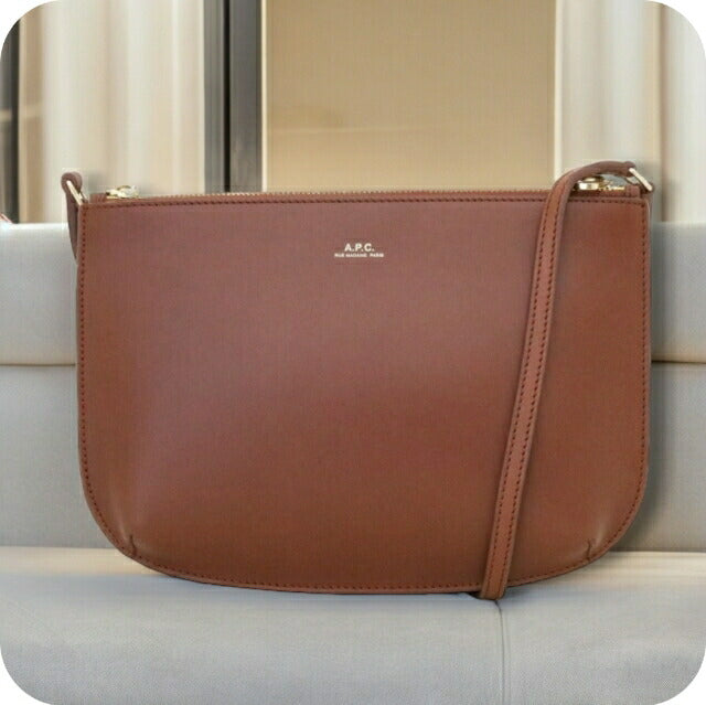 A.P.C ショルダーバッグ ブラウン　アーペーセー アーペーセー A.P.C. ショルダーバッグ レディース F61404-PXAWV