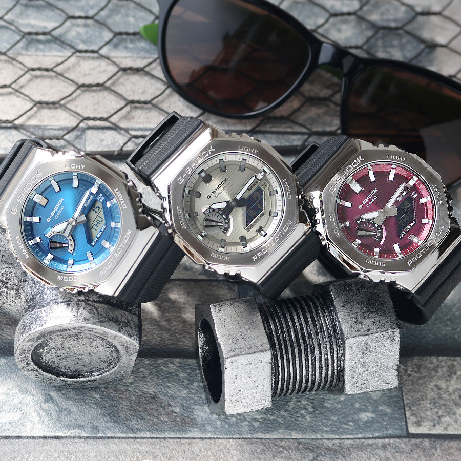 2100シリーズの特徴であるスリムなサイズ感をキープしながら、スマートフォンリンクとタフソーラーを搭載したメタルベゼルのモデル❗😎