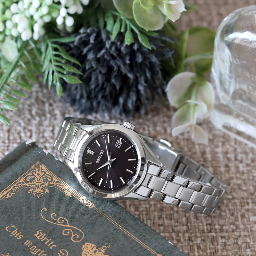 【2026年5月新作】セイコーセレクション HFE003J｜ブラック×12クリスタルインデックス×Cal.1B22ソーラー電波、大人の手元を引き締めるSシリーズ