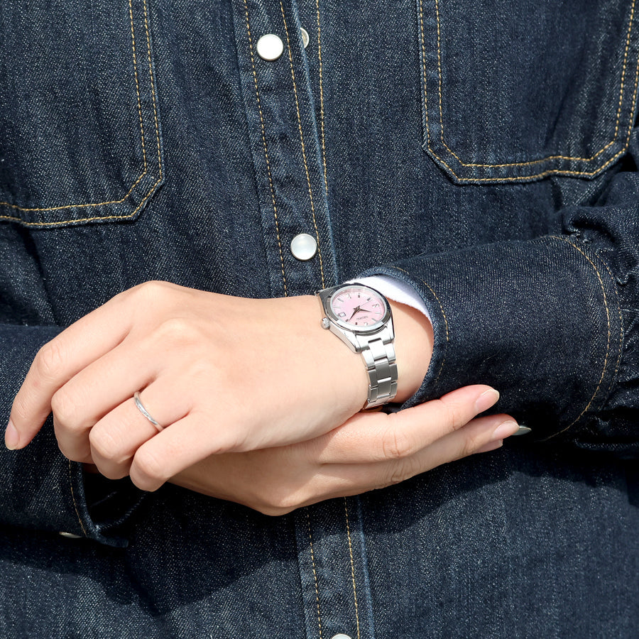 【2026年4月新作】セイコーセレクション HFH002P｜クリスタルガラス入り白蝶貝×Sシリーズ×約60g、手元を華やかに彩る上品なレディスウオッチ