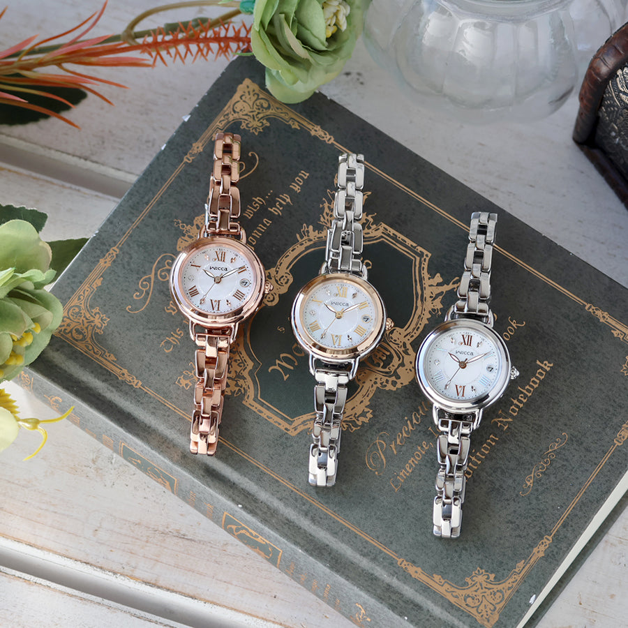 カフェタイムを腕元に。 シチズン ウィッカ KL0-561-21 電波ソーラー 白蝶貝が輝くアクセサリー感覚の時計