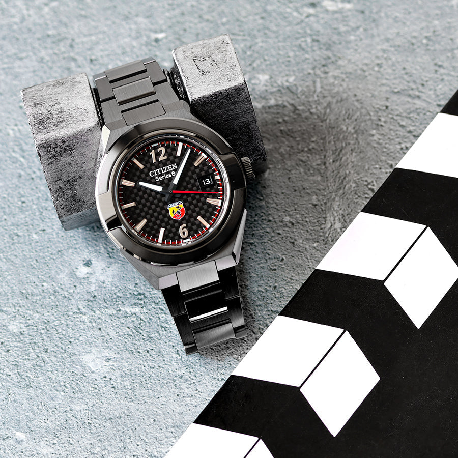 【世界限定150本】シチズン シリーズエイト NA1035-59E｜ABARTHコラボ×リアルカーボン×Cal.0950、情熱と精度が交差する唯一無二のメカニカル