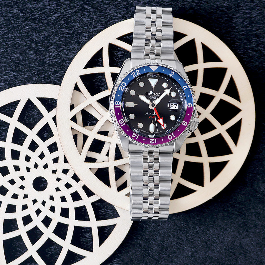 人気のSKX GMTから、日本らしいカラーリングを組み合わせた国内限定デザインが登場します❗✨