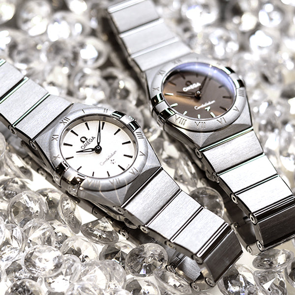 【OMEGA】ローマ数字が刻印されたベゼルが特徴のモデルです★
