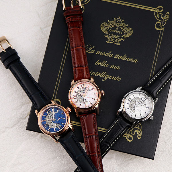 ローマ数字の文字盤やクラシカルなデザインに遊び心が感じられる「AURELIA」⌚✨