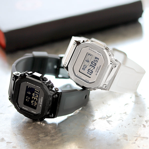 G-SHOCKからアイコニックな5600シリーズをダウンサイジングし、メタルをまとったモデルが登場！