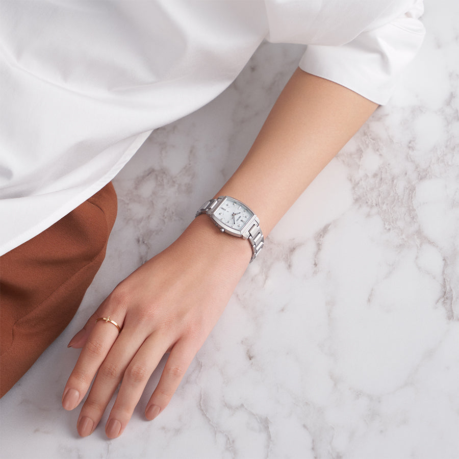 「Effortless Cool」ダイヤモンドに爽やかで透明感のあるシアーカラーがポイント💎✨