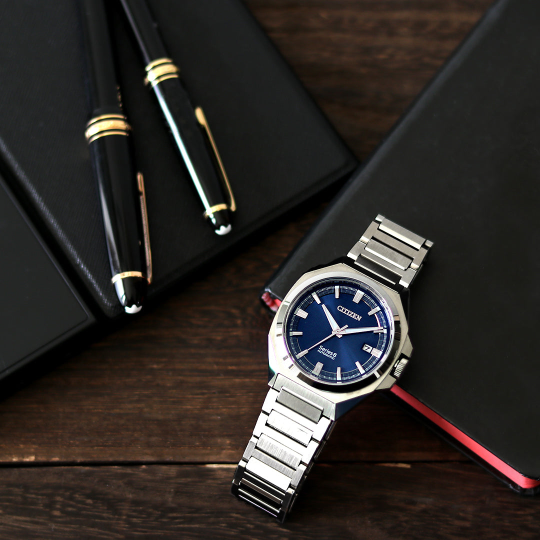 「831Mechanical」のステンレスバンド仕様に、爽やかなカラーのモデルが加わりました⌚