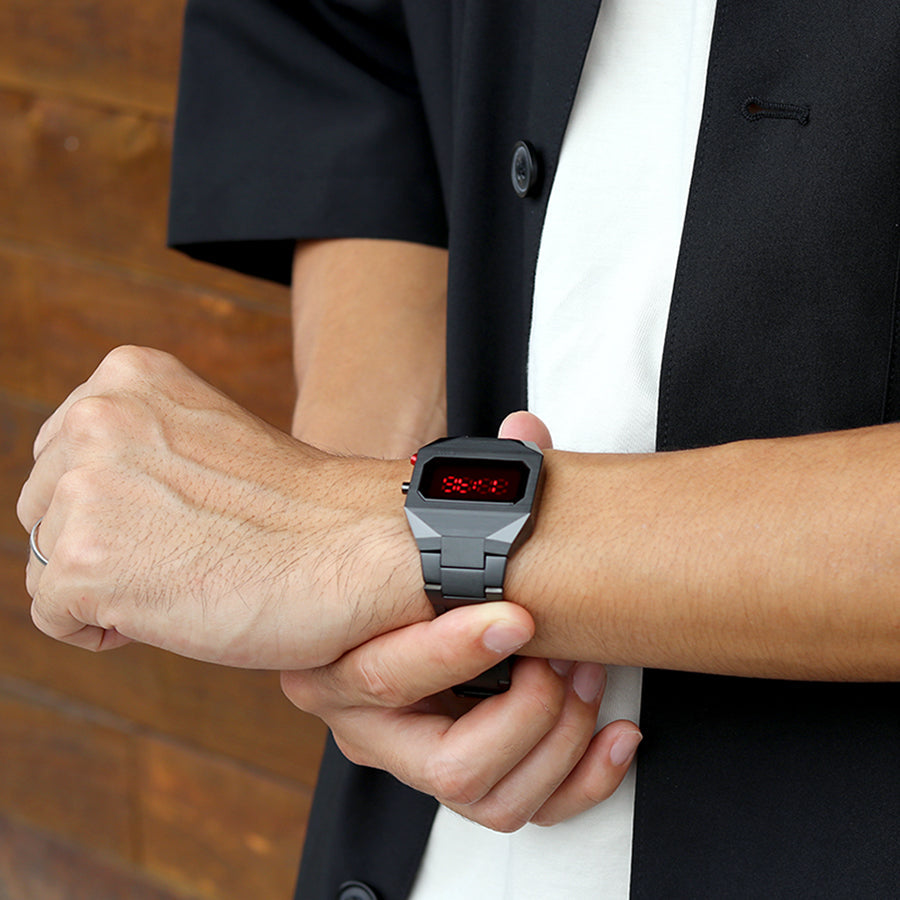 カヴィンスキーとのコラボレーションにより誕生したレトロ・フューチャリスチック、コレクターズデザイン✨⌚