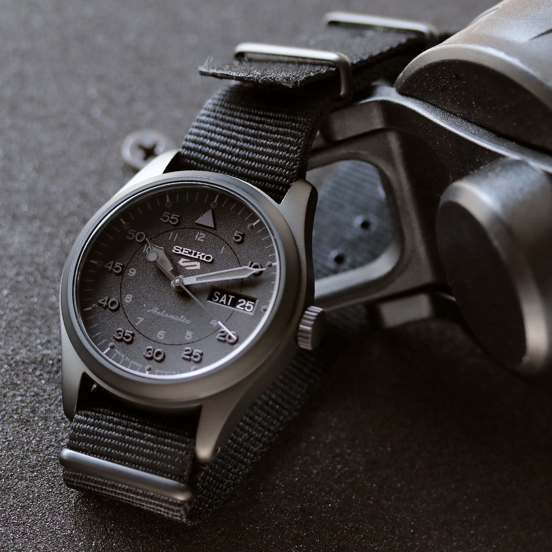 FIELD/MILITARYデザインと相性のよいステルスブラックのモデルが登場⌚