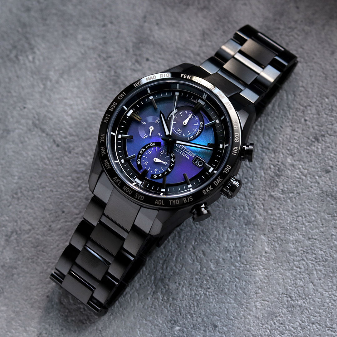 漆黒の宇宙を美しく彩る銀河の輝きを腕元に纏う特別なデザイン✨⌚