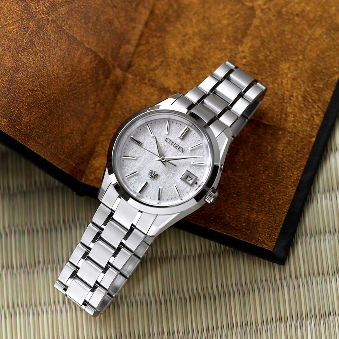 砂子蒔き和紙文字板が美しい、メタルバンド仕様の限定モデルです⌚✨