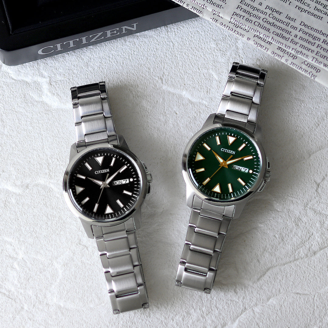 デイ＆デイト付きのシンプルでベーシックな3針タイプ⌚