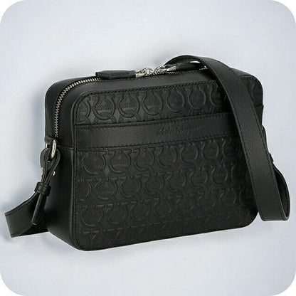 フェラガモ ショルダーバッグ メンズ ブランド Ferragamo 240426CALF NER 745 704 ブラック 240426CALF-NER-745-704
