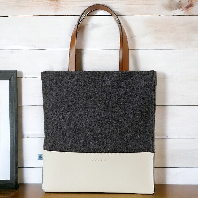 マルニ MARNI SHMPV02Q00 P5070 ZO281 ミュゼオ ソフト フェルト＆レザー カラーブロック トートバッグ ラージ ダークグレー/ホワイト 記念品 ギフト BBMN00077L