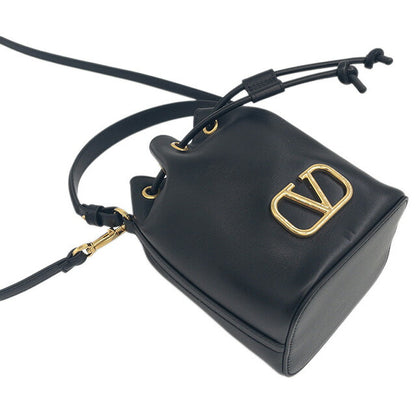 ヴァレンティノ VALENTINO 5W2P0Z44 VNL 0NO Vロゴ シグネチャー ミニドローストリングバッグ 2WAY ハンドバッグ ショルダーバッグ クロスボディ ブラック BBVA00060L