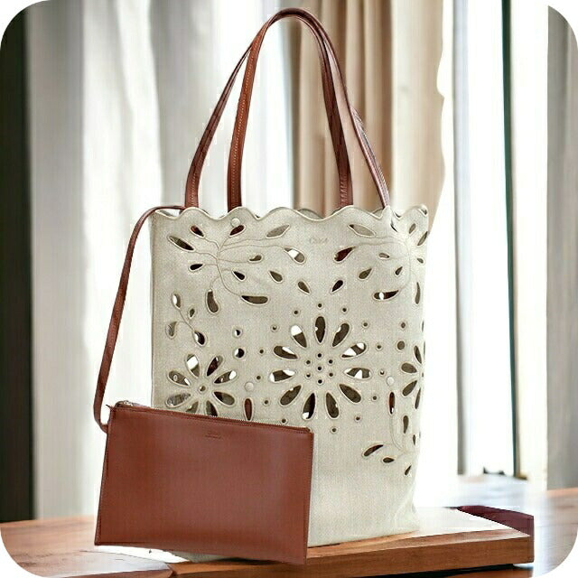 Chloe トートバッグ 装飾付き Chloé リネン製Woodyスモールトートバッグ の白色