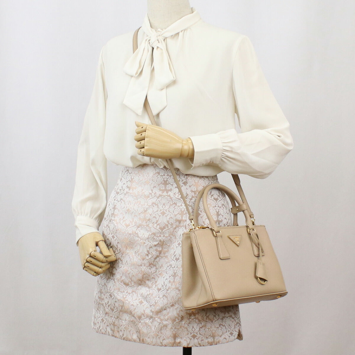 プラダ ハンドバッグ レディース SAFFIANO LUX レザー イタリア 1BA896 SABBIA ベージュ系 バッグ PRA1BA896051