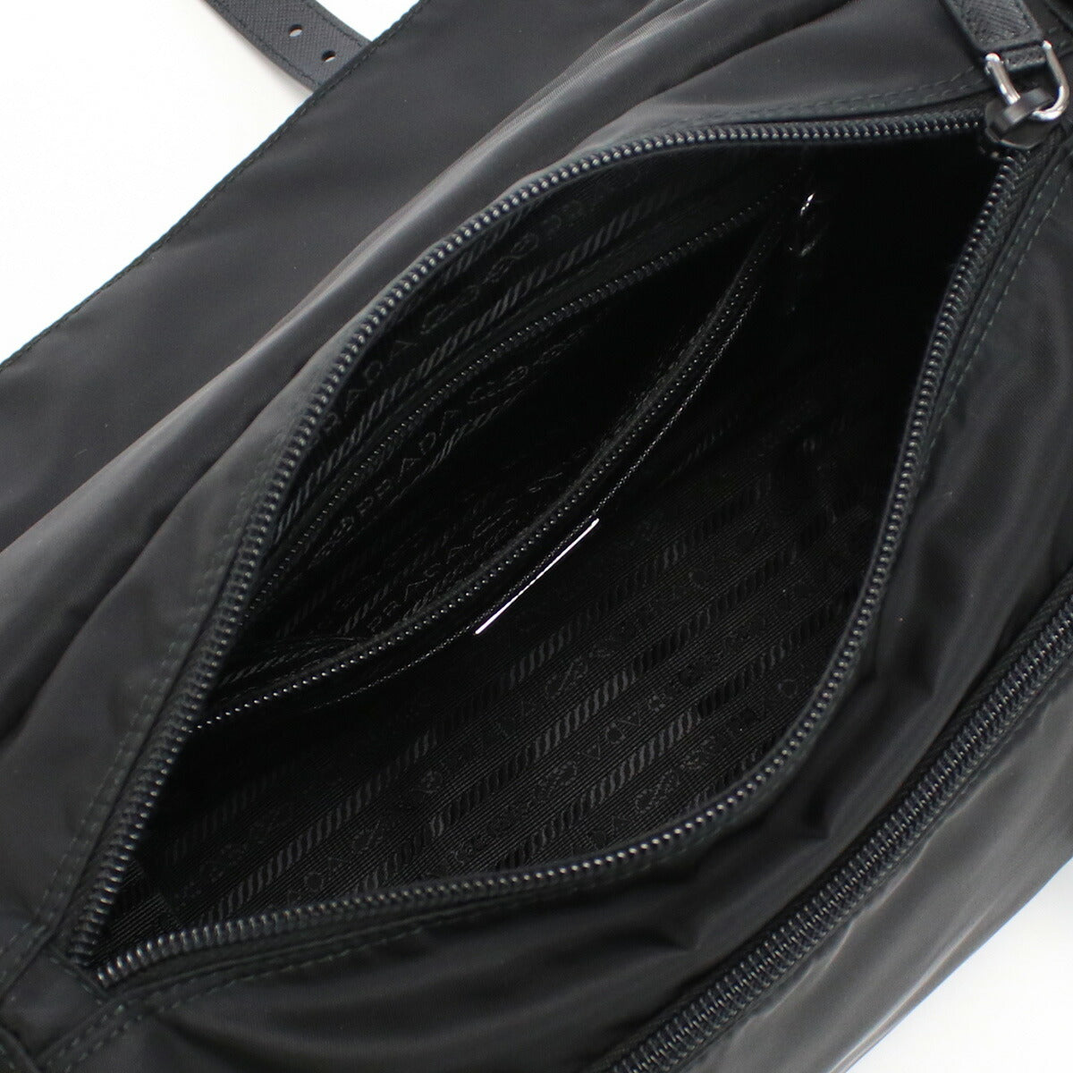プラダ 斜め掛けショルダーバッグ レディース VELA ナイロン イタリア 1BD953 NERO ブラック バッグ PRA1BD953011