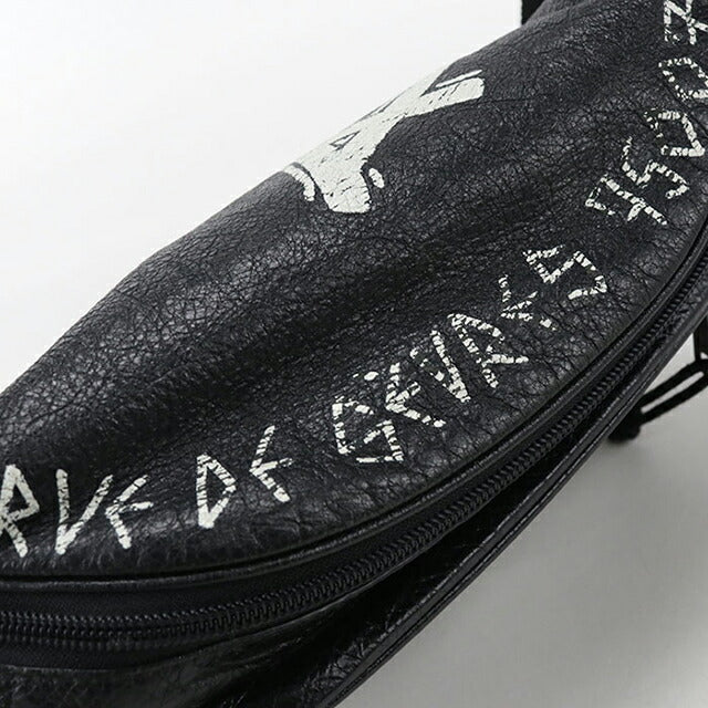 デ*ン様 BALENCIAGA ボディバッグ グラフィティ風 BALENCIAGA グラフィティ ボディバッグ - メルカリ