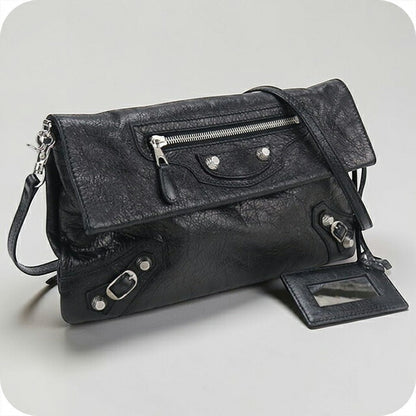 中古 バレンシアガ 斜め掛け ショルダーバッグ レディース ブランド BALENCIAGA ジャイアントエンベロープ レザー 327079 1000 ブラック USDBG107466011