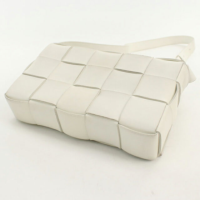 中古 ボッテガ・ヴェネタ 斜め掛け ショルダーバッグ メンズ ブランド BOTTEGA VENETA マキシイントレチャート カセット 578004 ホワイト USDBO112864011