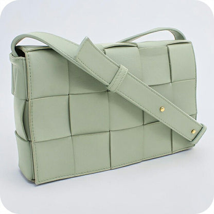 中古 ボッテガ・ヴェネタ 斜め掛け ショルダーバッグ レディース ブランド BOTTEGA VENETA マキシイントレチャート レザー グリーン USDBO114910011