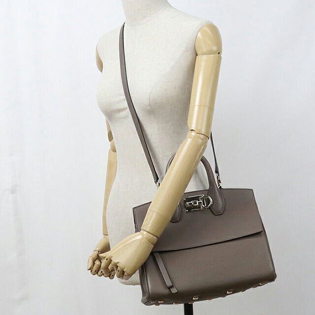 中古 フェラガモ ハンドバッグ レディース ブランド FERRAGAMO ガンチーニ ステューディオバッグ スモール 21H159 グレー USDFR117230011
