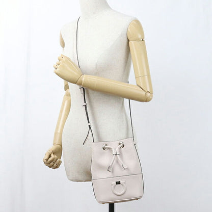 中古 フェラガモ ショルダーバッグ レディース ブランド FERRAGAMO  バケットバッグ 21 H484 ホワイト USDFR121126011