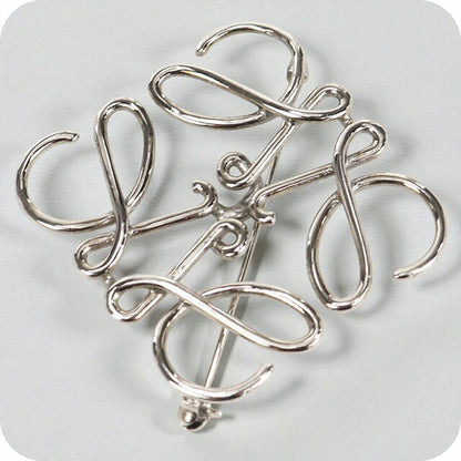 中古 ロエベ ブローチ レディース ブランド LOEWE アナグラム 111.25.020 シルバー 小物 USDLO100612011