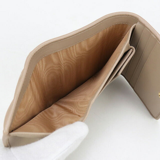 miumiu ベージュ 三つ折り財布 miu miu ベージュ 三つ折り財布