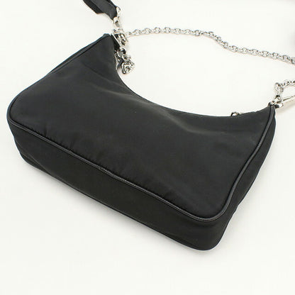使用的Prada Crossbody肩带为女性品牌Prada Prada Re Edition 2005 1BH204黑色包USDPR95735011