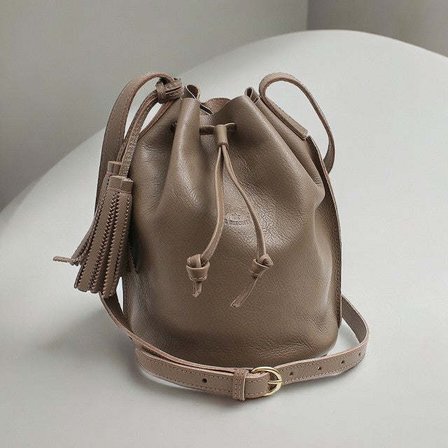 イルビゾンテ IL BISONTE ショルダーバッグ BBU006-PV0001-GY113 レディース TORTORA グレイ WQ00050556