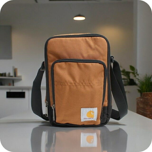 カーハート Carhartt ショルダーバッグ B0000305-BROWN Crossbody Zip Bag　メンズ ブラウン WQ00051581