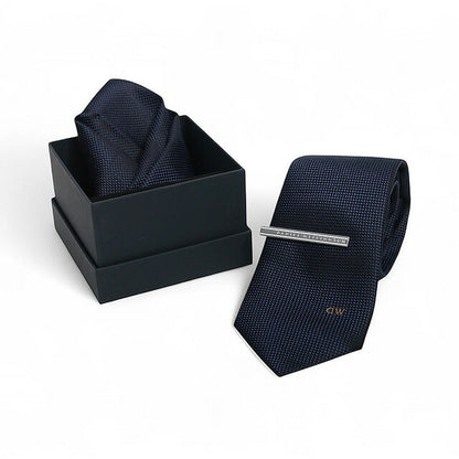 ダニエルウェリントン DANIEL WELLINGTON ネクタイ＆チーフ＆タイバー ３点セット DW02800001 メンズ ネイビー ネクタイ WQ00055701